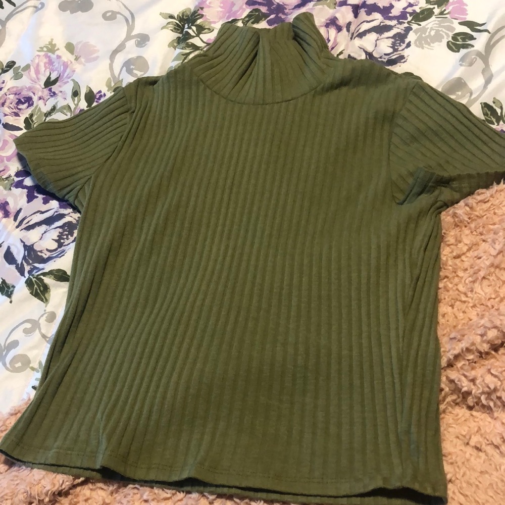 Very cute green turtle neck top